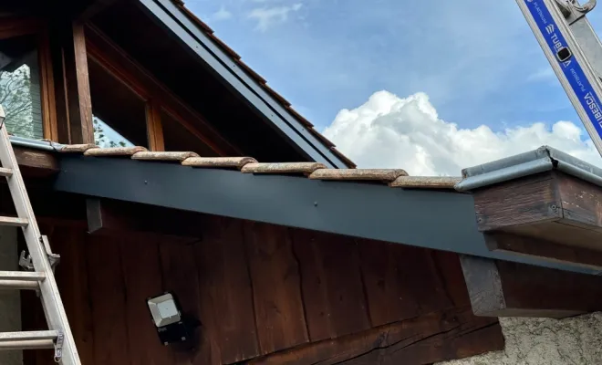 réalisation d' un habillage de bandeaux sur saint vincent de mercuze, Crolles, Toi mon toit