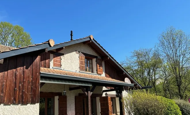 réalisation d' un habillage de bandeaux sur saint vincent de mercuze, Crolles, Toi mon toit